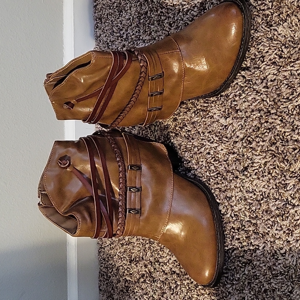 So-size 9 women brown booties